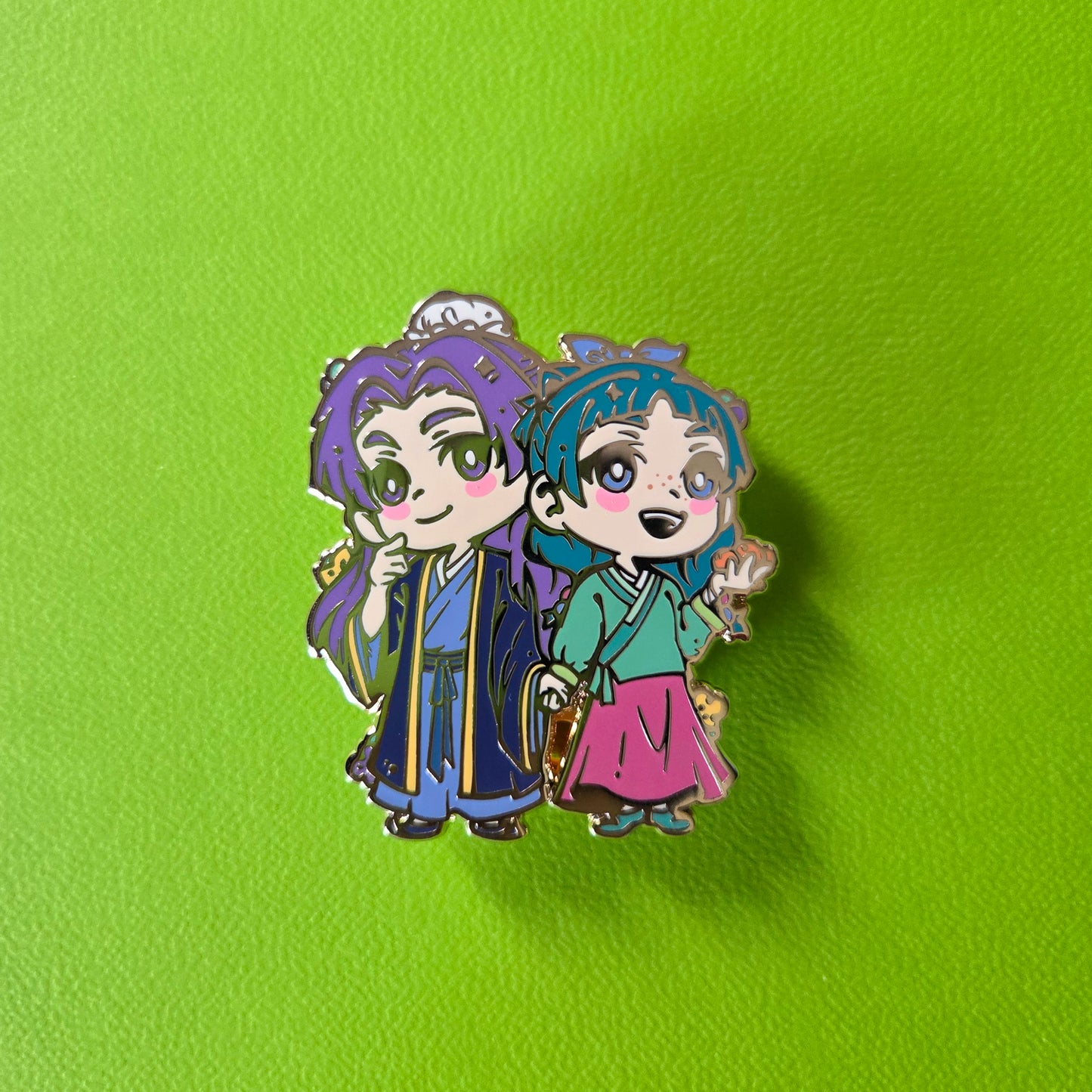 APOTHECARY DIARIES COUPLE ENAMEL PIN